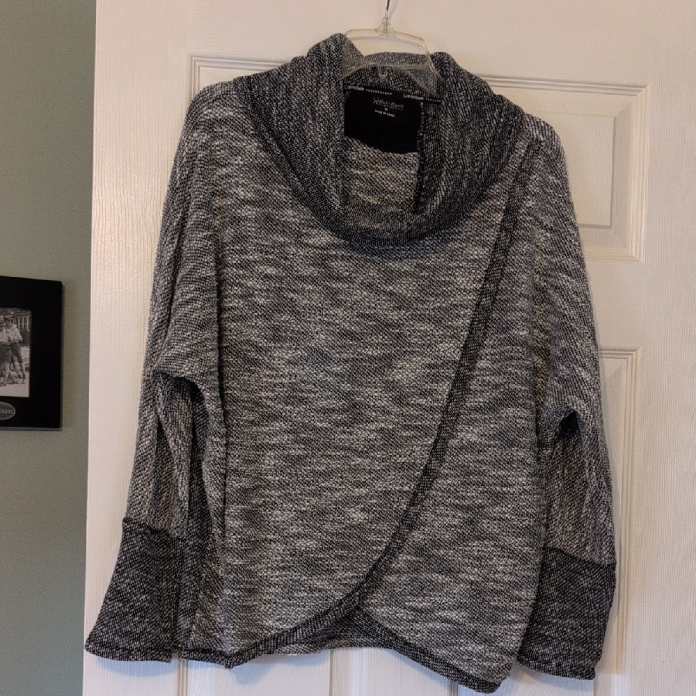 Calvin Klein Black and White Cowl Neck Top M Oversized
